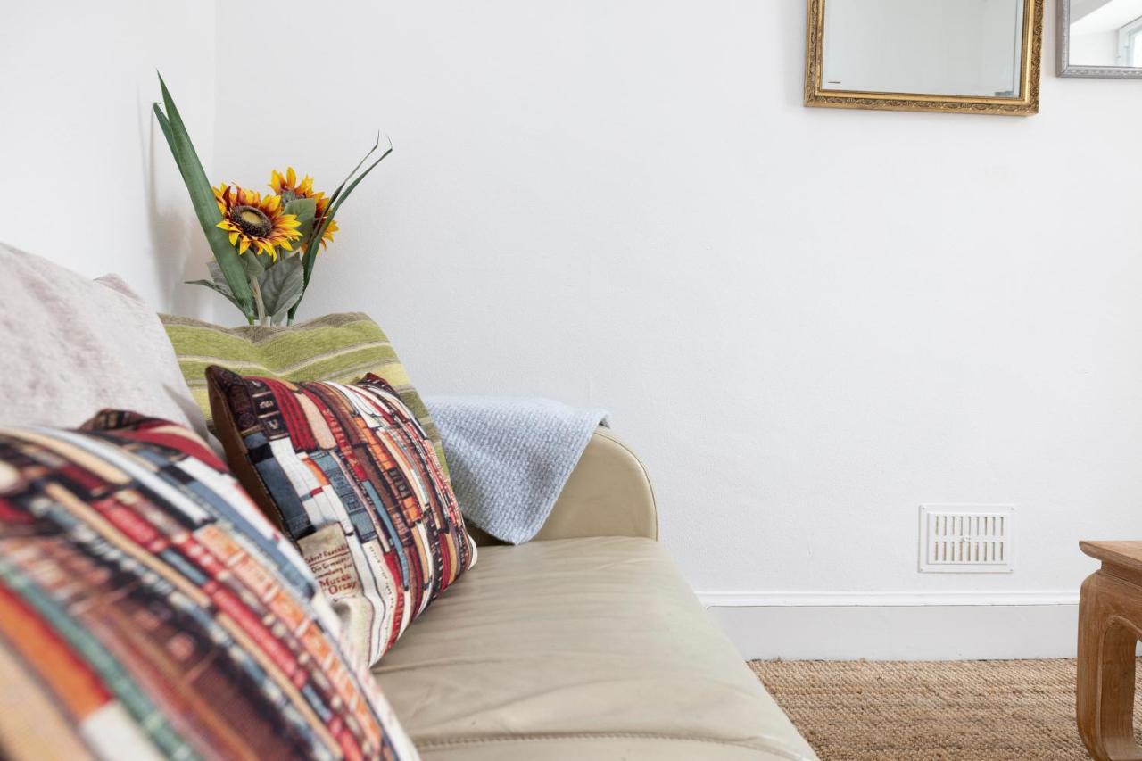 Апартаменты Joivy Cosy Flat In The Heart Of Эдинбург Экстерьер фото
